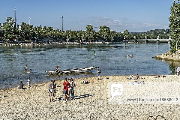 Bathing place on the beach of the Rhine at the Birsköpfli Rhine Park in Basel  Switzerland  Europe