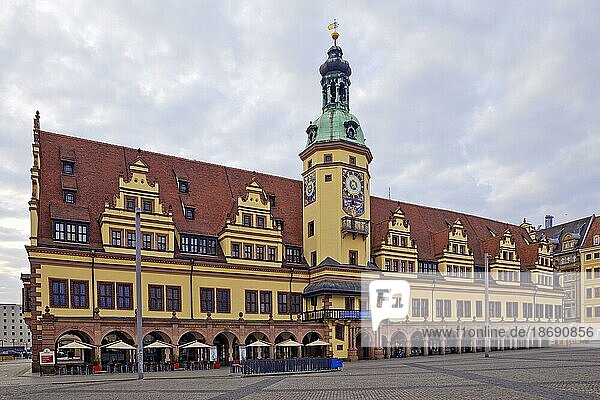 Leipziger Markt mit dem Altem Rathaus  heute Stadtgeschichtliches Museum Leipzig  Sachsen  Deutschland  Europa