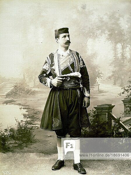 Mann aus Kroatien in Festtagskleidung  1880  Kroatien  Historisch  digital restaurierte Reproduktion von einer Vorlage aus dem 19. Jahrhundert  Europa