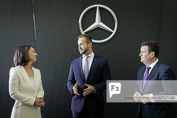 Annalena Bärbock (Bündnis 90 Die Grünen)  Federal Minister for Foreign Affairs  Achim Puckert  President of Mercedes-Benz do Brasil  and Hubertus Heil (SPD)  Federal Minister for Labour and Social Affairs  photographed during a visit to Mercedes-Benz do Brasil in Sao Paulo  06.06.2023.  Sao Paulo  Brazil  South America