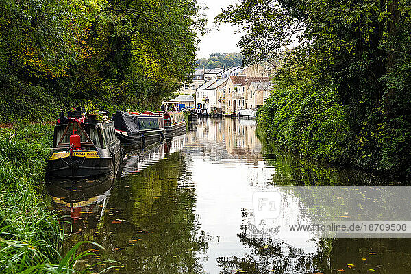 Kennet and Avon Canal  Bath  Somerset  England  United Kingdom  Europe