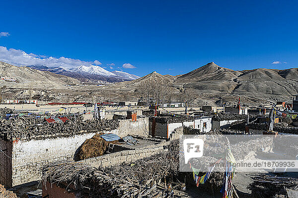View over the walled historic centre  Lo Manthang  Kingdom of Mustang  Himalayas  Nepal  Asia