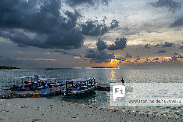 Sunrise on Bangaram island  Lakshadweep archipelago  Union territory of India  Indian Ocean  Asia