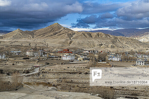 The walled village of Lo Manthang  Kingdom of Mustang  Himalayas  Nepal  Asia
