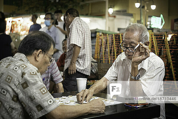 Men playing checkers  Chinatown  Singapore  Southeast Asia  Asia