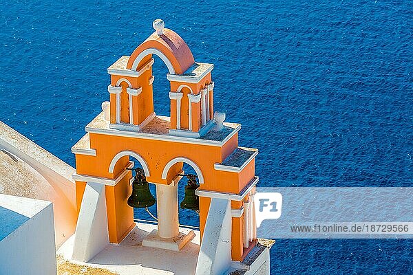 Ein Glockenturm auf der Insel Santorin