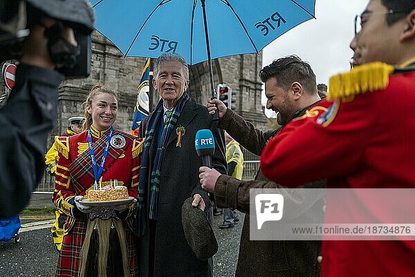 Patrick Duffy  celebrity  receives a birthday cake on St Patrick's day before the parade. Dublin  Ireland  Europe