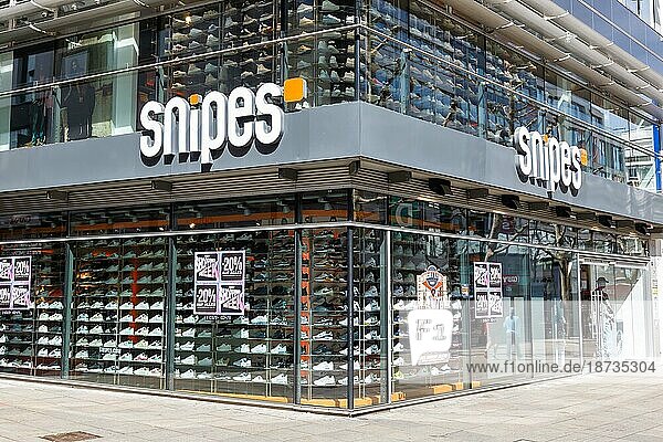Laden Geschäft der Marke Snipes mit Logo Einzelhandel an der Königstraße in Stuttgart  Deutschland  Europa