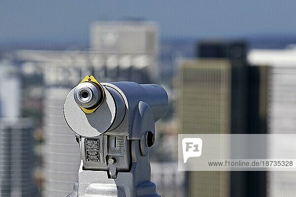 Münzfernrohr  Graphoskop  auf dem Maintower in Richtung auf das Bankenviertel gerichtet  Frankfurt am Main  Hessen  Deutschland  Europa