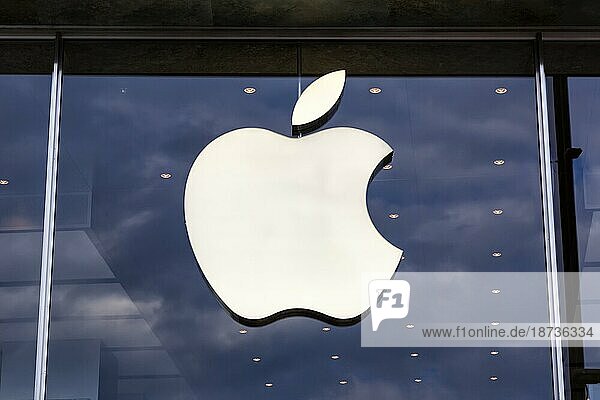 Apple Logo an einem Laden Geschäft in Hamburg  Deutschland  Europa