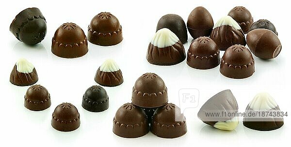 Sammlung von Schokolade Süßigkeiten vor weißem Hintergrund