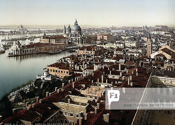 Blick vom Campanile  Venedig  um 1895  Italien  Historisch  digital restaurierte Reproduktion von einer Vorlage aus dem 19. Jahrhundert  Europa