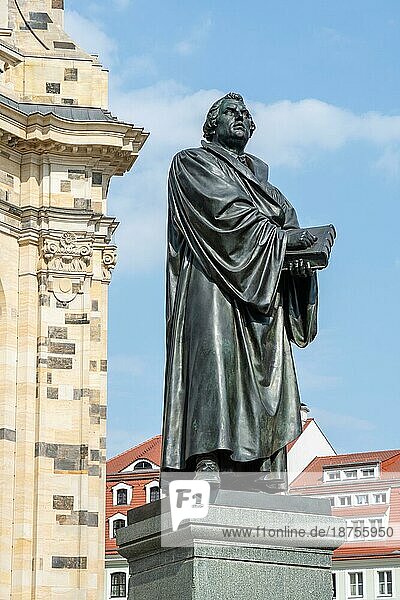 Bronzestatue von Martin Luther in Dresden  erbaut von Adolf von Donndorf 1885