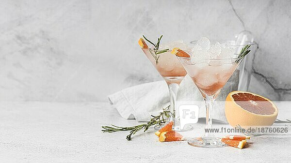 Vorderansicht alkoholisches Getränk Cocktail mit Grapefruit