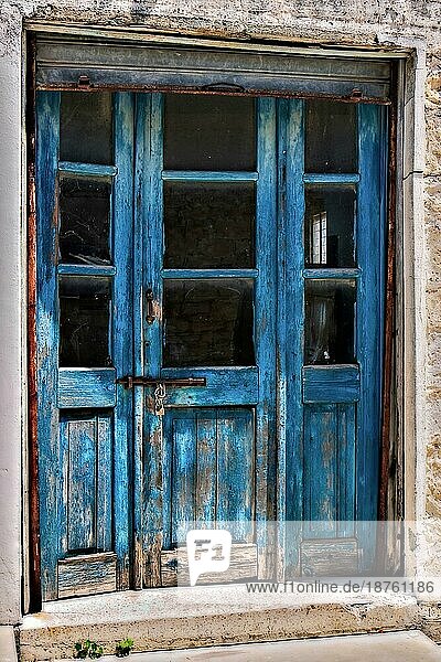 Nahaufnahme von alten Türen in Omodhos