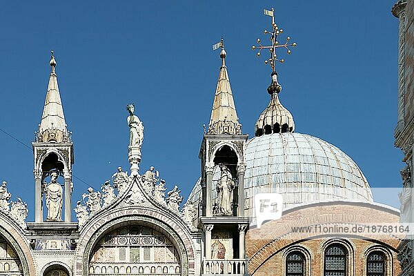 Teilansicht der Markus-Basilika Venedig