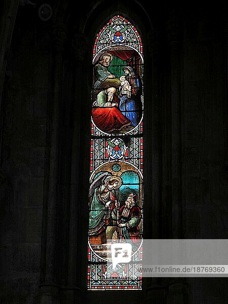 Buntglasfenster in der Basilika St. Seurin in Bordeaux