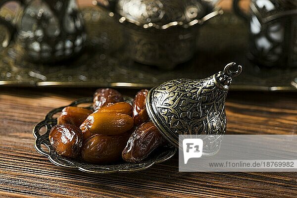 Arabische lebensmittelzusammensetzung ramadan mit datteln