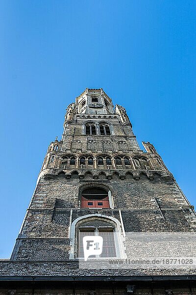 Blick auf den Glockenturm in Brügge Westflandern Belgien