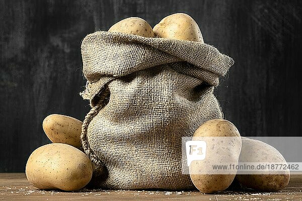 Vorderansicht Jutesack mit Kartoffeln