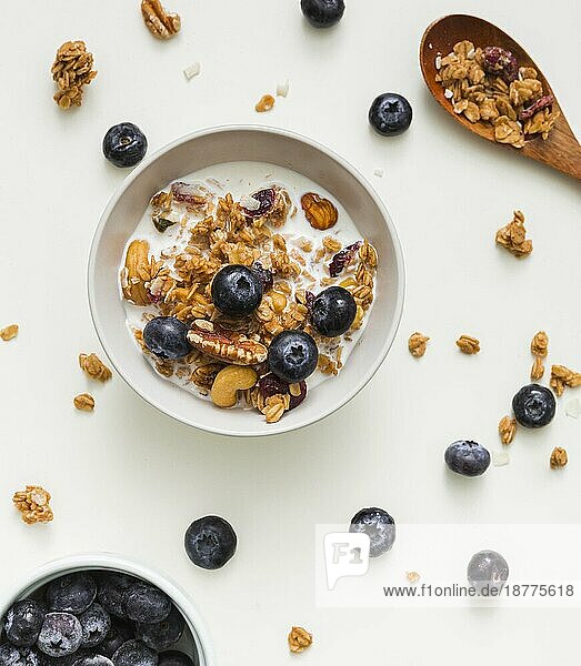 Draufsicht Schüssel mit Milch Cerealien. Auflösung und hohe Qualität schönes Foto