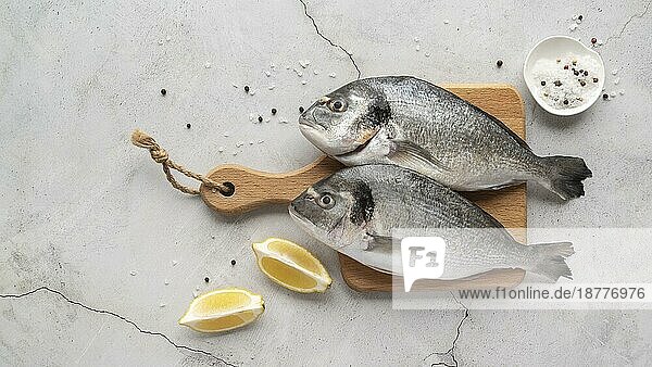 Flach gelegtes köstliches Meeresfrüchte-Arrangement 3