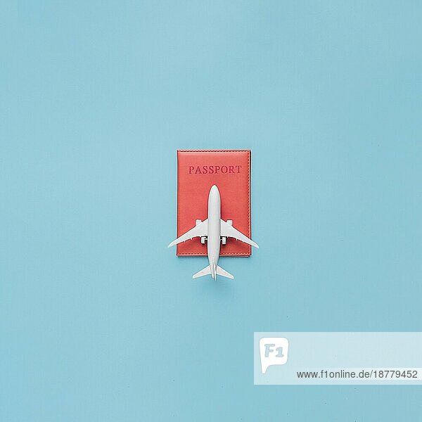 Reisepass rot Fall Spielzeug Flugzeug . Auflösung und hohe Qualität schönes Foto