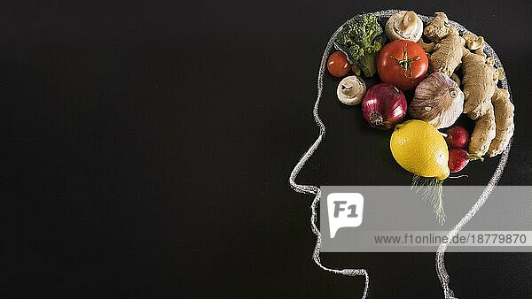 Kreide gezeichnet menschlichen Kopf mit gesunden Lebensmitteln Gehirn Tafel. Hohe Auflösung Foto
