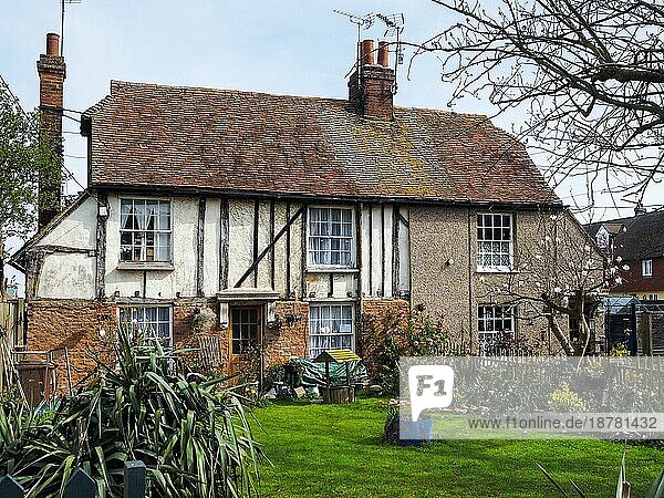 FAVERSHAM  KENT/UK - 29. MÄRZ : Blick auf ein altes Cottage in Faversham Kent am 29. März 2014