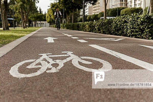 Fahrradspur Straße Foto mit hoher Auflösung