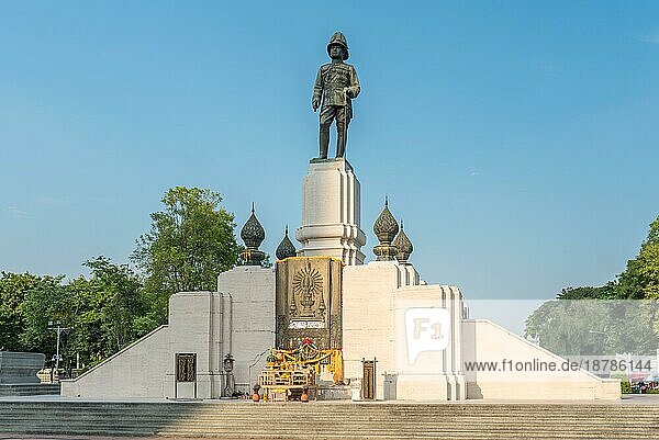 Die Statue von König Vajiravudh wurde 1942 zum Gedenken an den Bau des Lumphini Parks errichtet