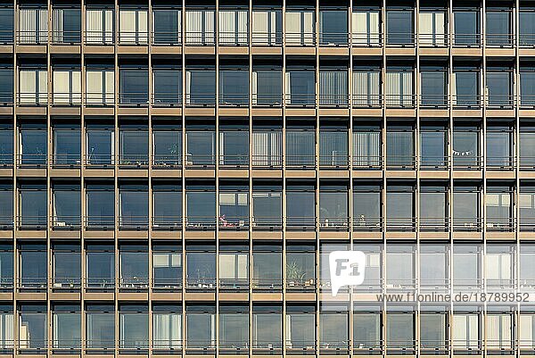 Bürogebäude im Stil der Architektur der siebziger Jahre in der City Nord  einer in den sechziger Jahren geplanten Bürostadt im Norden Hamburgs