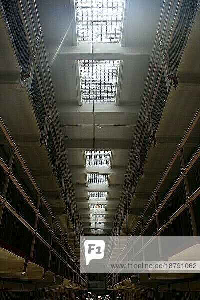 Zellentrakt im stillgelegten Gefängnis auf der Insel Alcatraz  Kalifornien  USA  Nordamerika