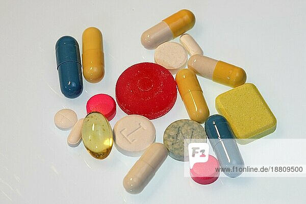 Pillen Pills Arznei Drogerie Medikament Drogen Medicals Medicine Dragees Doping