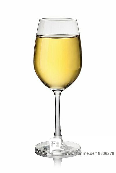 Weißes Weinglas vor weißem Hintergrund