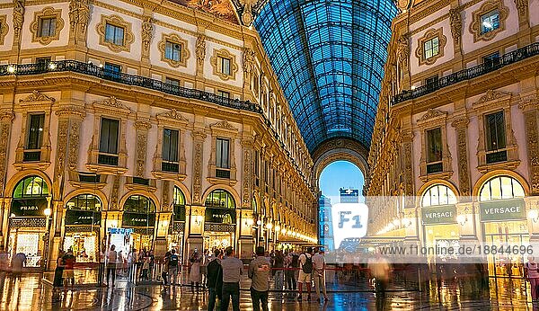 MAILAND  ITALIEN SEP 14  2018: Das Innere der historischen Galleria Vittorio Emanuele II im Besitz der Stadt Mailand im Herzen der Stadt