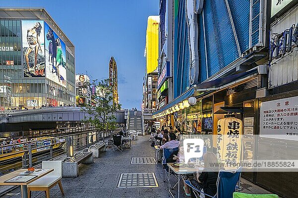 Osaka Japan. Einkaufsviertel Dotonbori mit Restaurants und Nachtleben