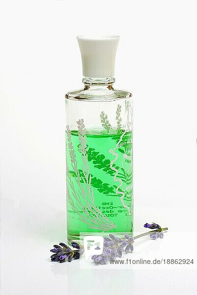 Lavendelwasser  Lavendel  Duft  Freisteller  Objekt