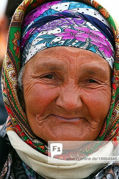 Alte Usbekin mit Kopftuch  Chiwa  Usbekistan  Asien