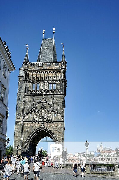 Prag  Tschechische Republik. Der Altstädter Brückenturm an der Karlsbrücke