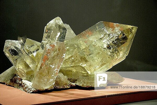 Bergkristall  Länge ca. 1 Meter  Gewicht ca. 300 kg  Quartz  Edelsteine  Siliciumdioxid
