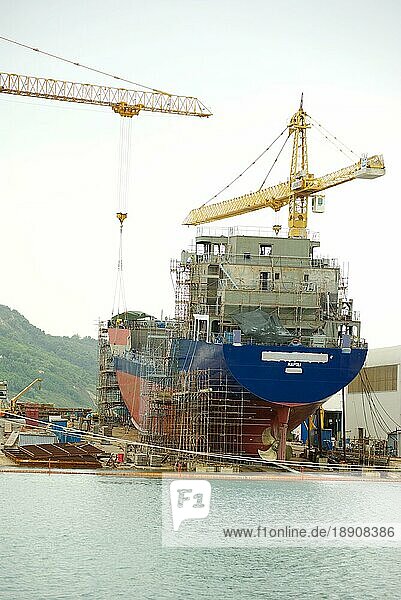 Werft  Kran  Kräne  Schiffsbau  Pesaro  Italien  Europa