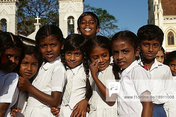 Schulkinder  Negombo  Sri Lanka  Asien