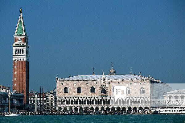 Campanile und Dogenpalast  Venedig  Italien  Markusturm  Palazzo Ducale  Europa