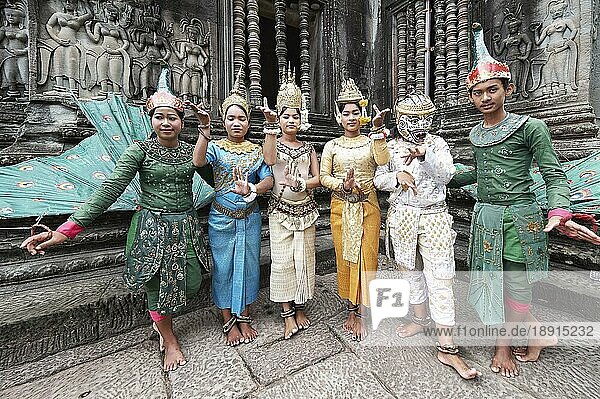 Apsara-Tänzerinnen nach Khmer-Traditionen. Angkor Wat-Tempel. Siem Reap Kambodscha