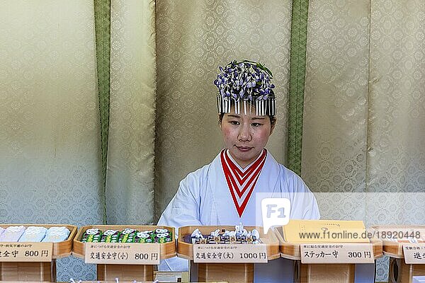 Nara Japan. Verkauf von religiösen Gegenständen im Yakushi-ji-Tempel