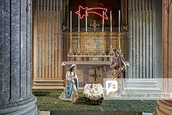 Neapel Kampanien Italien. Weihnachtskrippe in der Basilica reale pontificia di San Francesco di Paola auf der Piazza Plebiscito