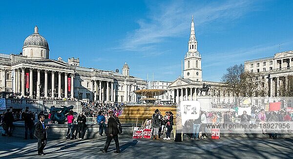 Kundgebung zur Beendigung männlicher Gewalt gegen Frauen auf dem Trafalgar Square