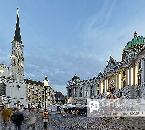 Hofburg und St. Michael Kirche am Michaeler Platz. Wien Österreich