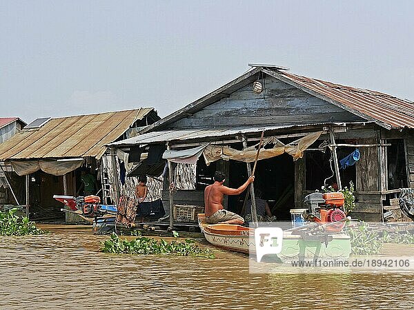 Schwimmendes Dorf auf dem Fluss Tonle Sap  Provinz Siem Reap  Kambodscha  Asien